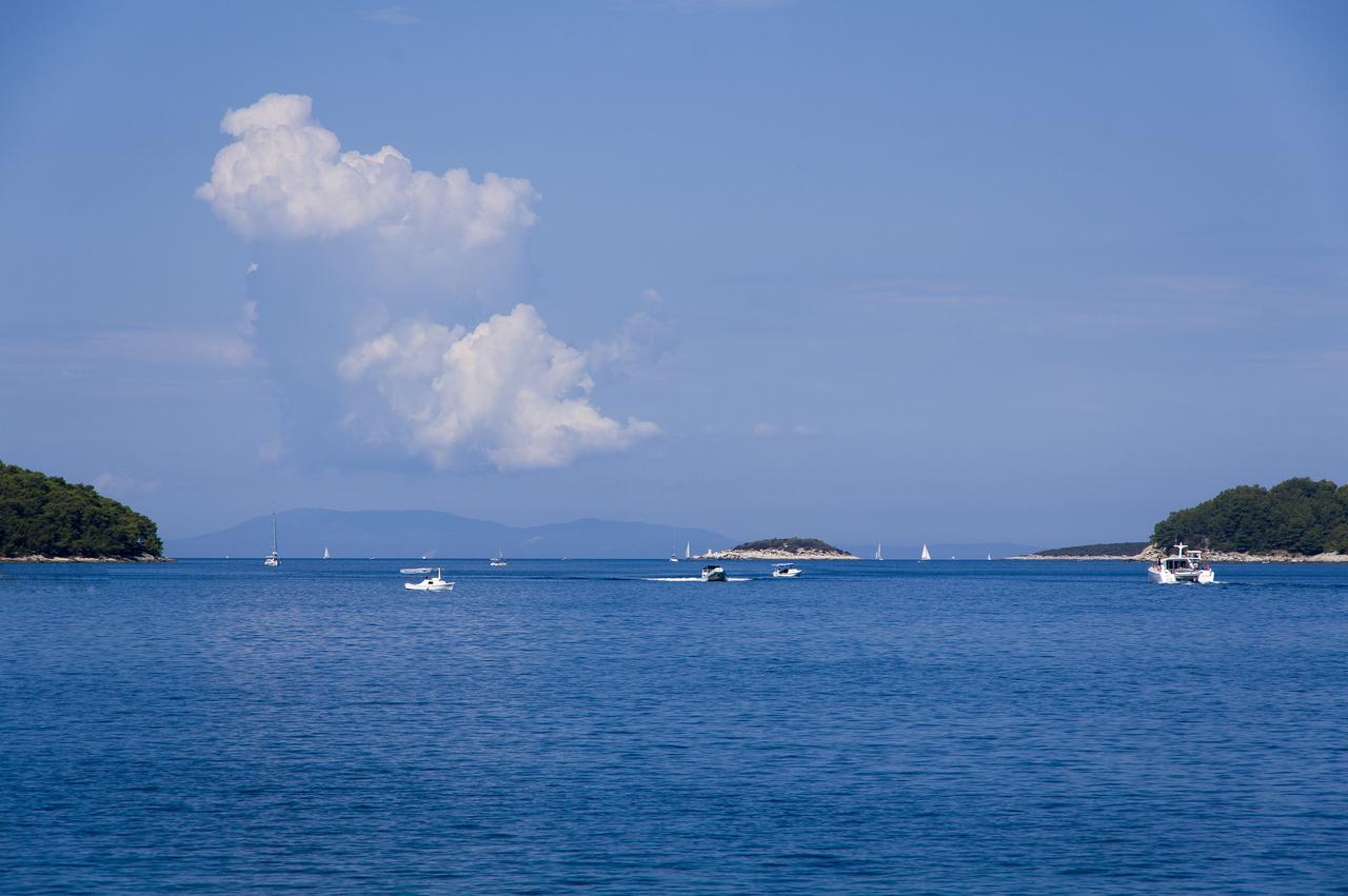 Apartments Vela Luka Buitenkant foto