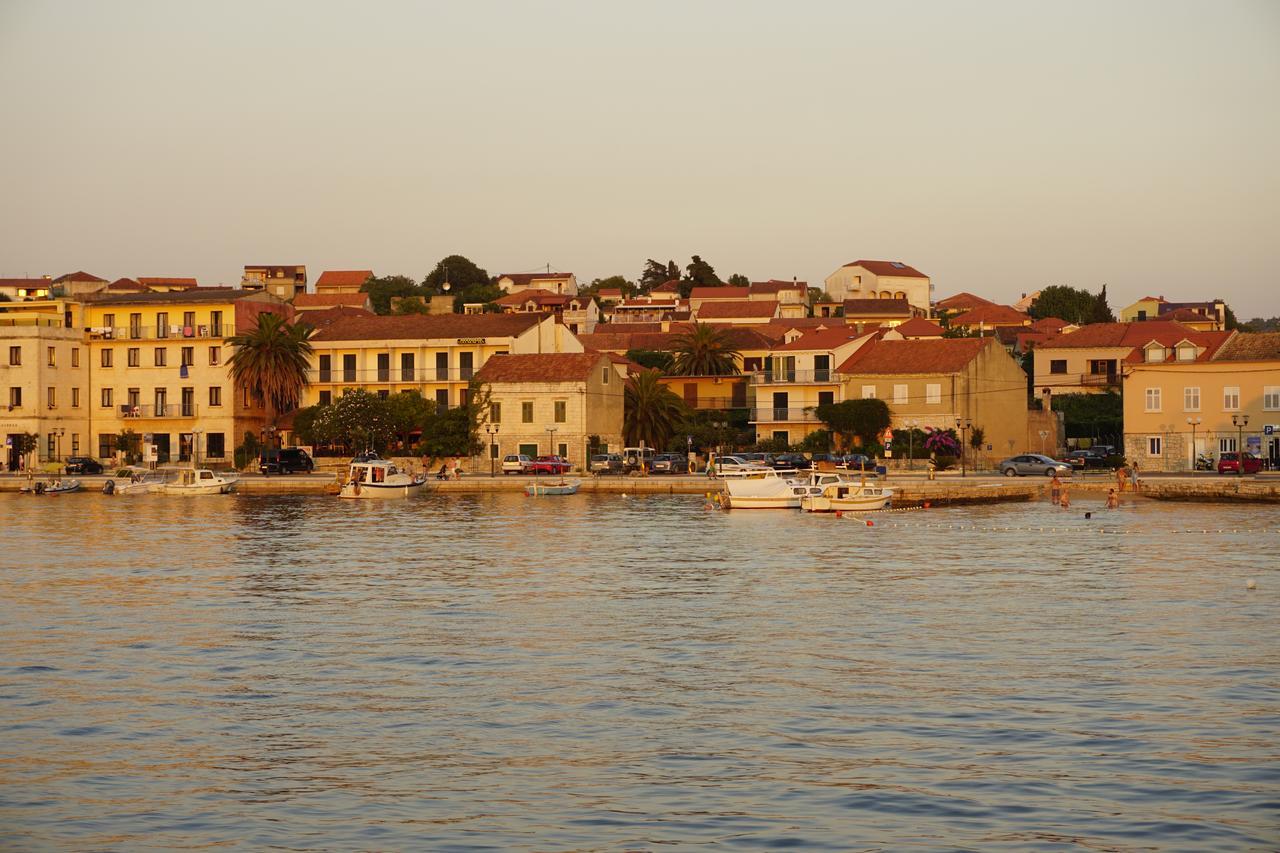 Apartments Vela Luka Buitenkant foto